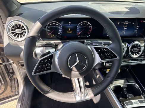 New 2026 Mercedes-Benz GLB 250 image 10