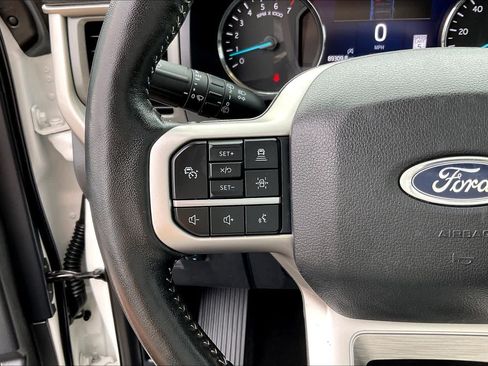 Certified 2024 Ford Expedition XLT RWD image 21