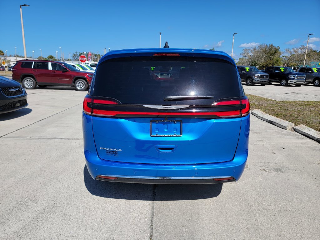 New 2026 Chrysler Pacifica Select FWD image 4
