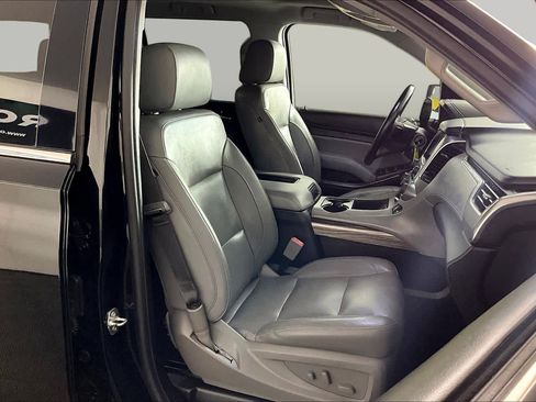 Used 2020 Chevrolet Suburban LT RWD image 9