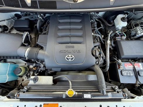 Used 2017 Toyota Sequoia Platinum AWD/4WD image 21