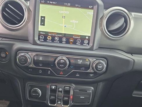 Used 2021 Jeep Gladiator Overland image 4