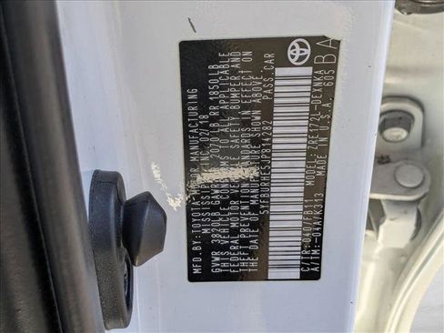 Used 2018 Toyota Corolla LE image 24