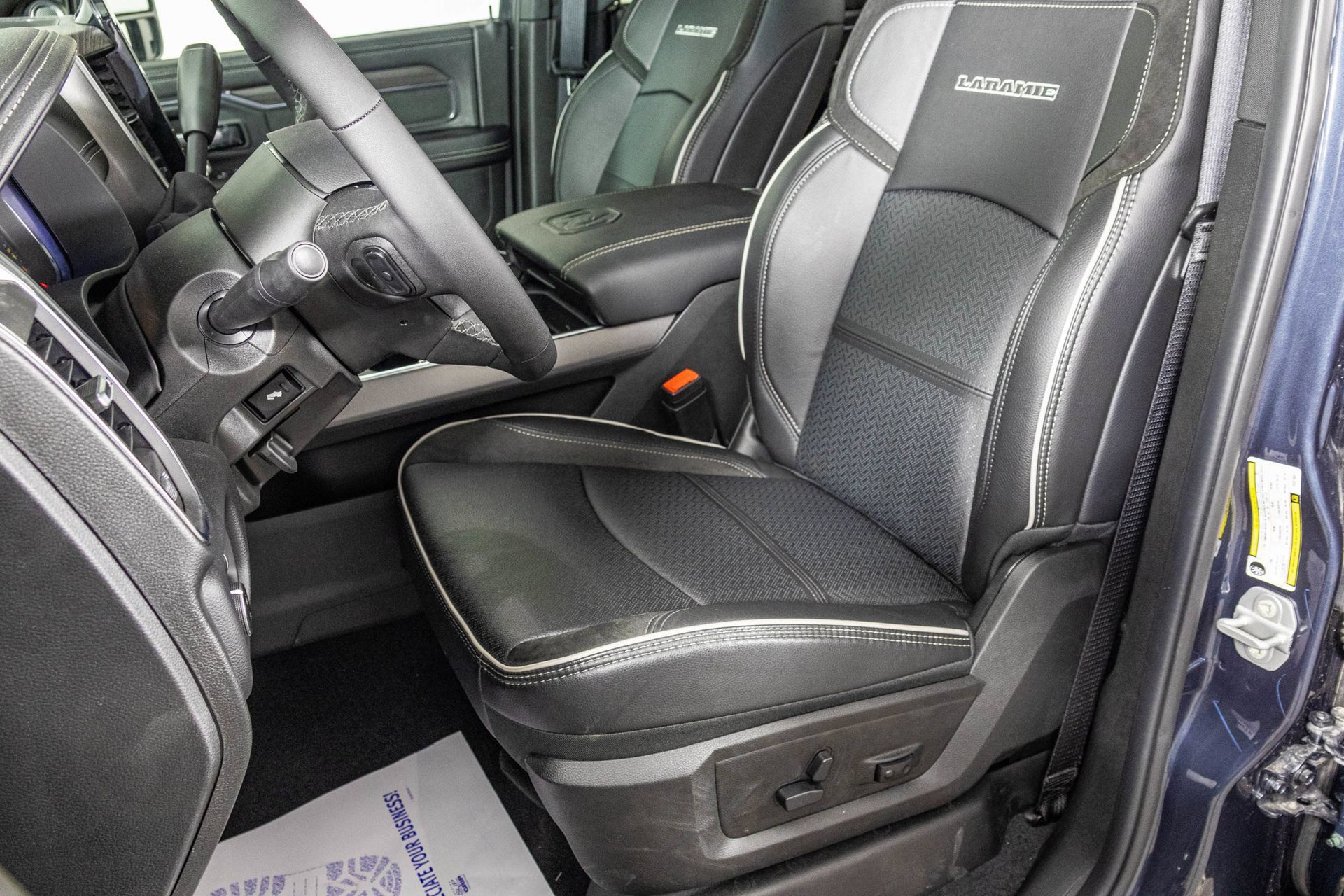 New 2026 RAM 3500 Laramie AWD/4WD image 23