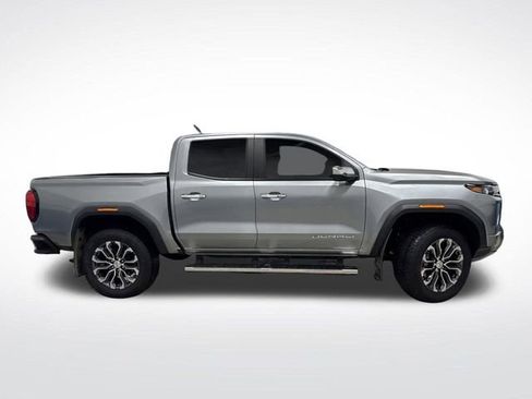 Used 2024 GMC Canyon Denali image 2