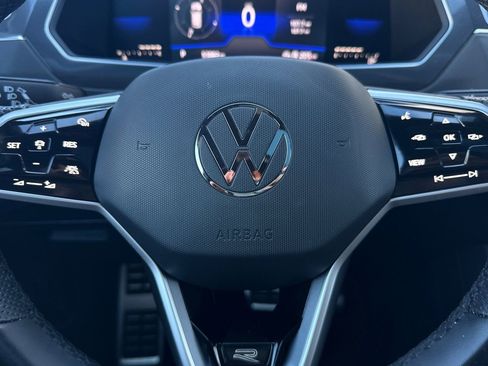 Certified 2022 Volkswagen Tiguan SE R-Line image 24