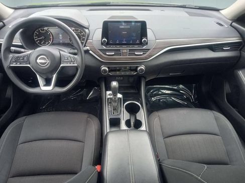 Used 2024 Nissan Altima 2.5 SV FWD image 27