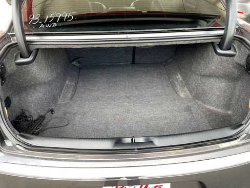 Used 2017 Chrysler 300 Limited image 6