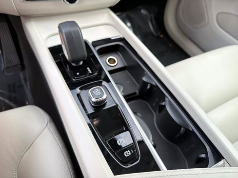 Used 2024 Volvo XC60 B5 Core w/ Protection Package Premier image 22