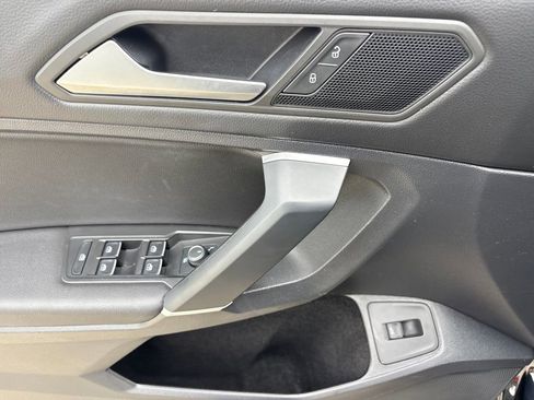 Used 2020 Volkswagen Tiguan SEL image 17