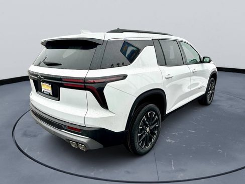 New 2026 Chevrolet Traverse LT w/ Sun and Wheel Package image 3