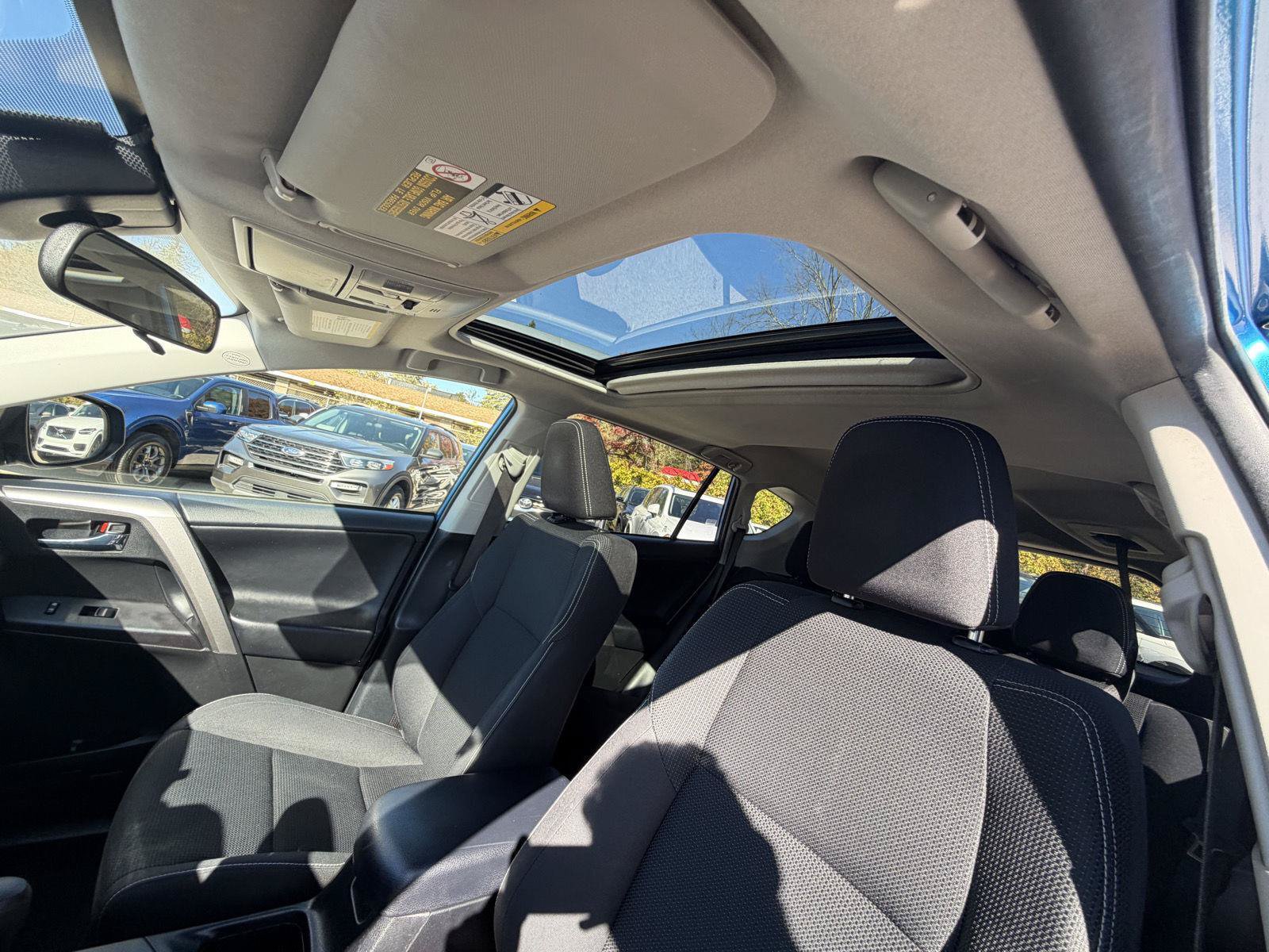 Used 2017 Toyota RAV4 XLE AWD/4WD image 13
