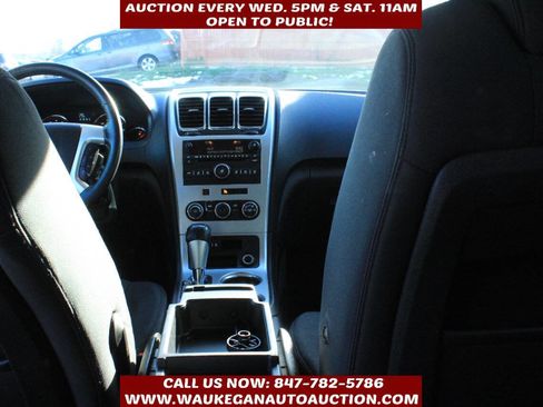 Used 2011 GMC Acadia SLE image 9