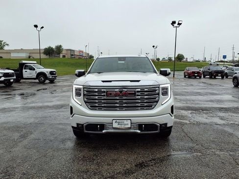 Used 2024 GMC Sierra 1500 Denali w/ Technology Package AWD/4WD image 2