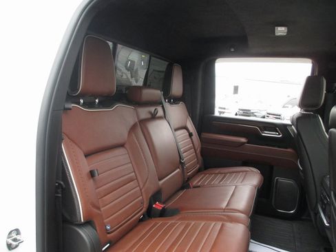 Used 2024 GMC Sierra 2500 Denali Ultimate image 25