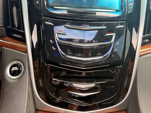 Used 2020 Cadillac Escalade ESV Luxury AWD/4WD image 34