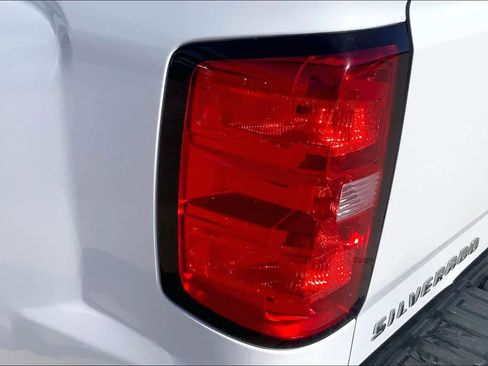 Used 2018 Chevrolet Silverado 1500 LT image 28