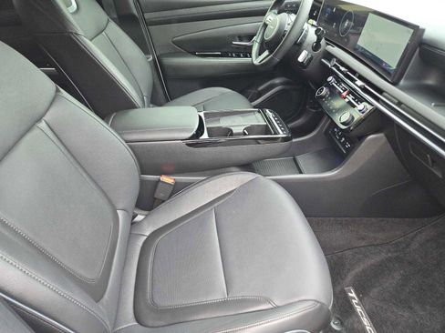 Used 2025 Hyundai Tucson Limited FWD image 14