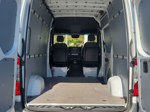 Used 2023 Mercedes-Benz Sprinter 144 Cargo image 10