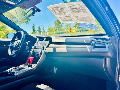 Used 2018 Honda Civic Sport image 10