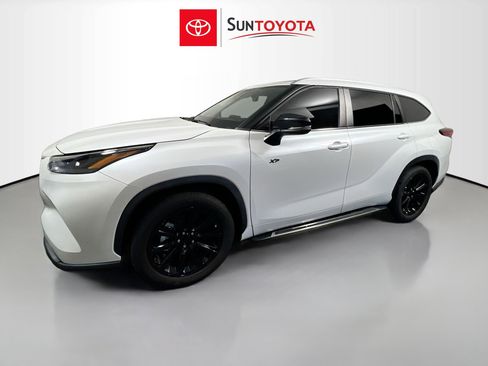 Used 2023 Toyota Highlander XLE FWD image 9