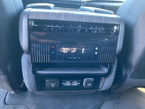 Used 2023 Jeep Wagoneer L Series II RWD image 35
