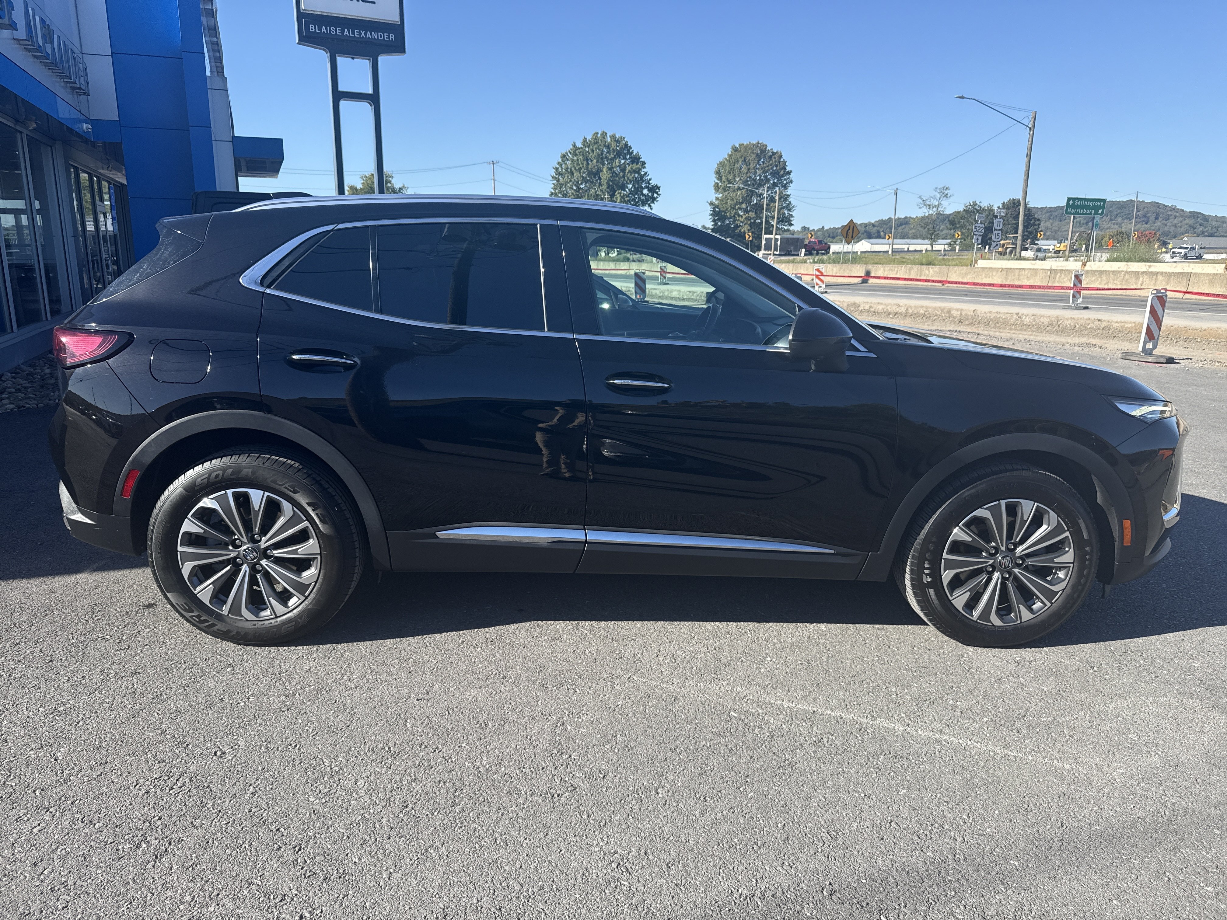 Used 2024 Buick Envision Preferred AWD/4WD image 2