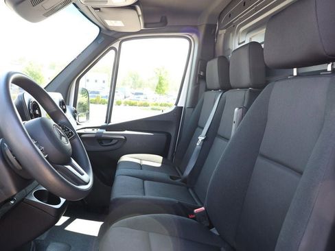 Used 2023 Mercedes-Benz Sprinter 2500 w/ Acoustic Package image 20