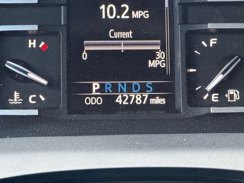 Used 2021 Toyota Tundra SR5 w/ Trail Edition image 3