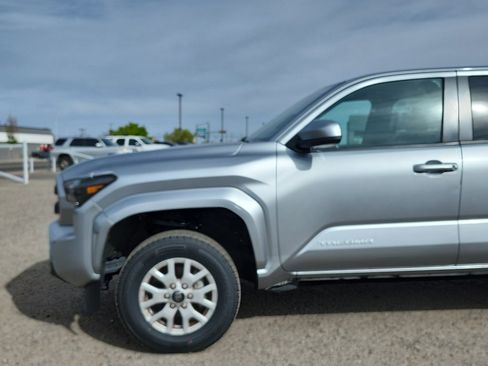 Used 2024 Toyota Tacoma SR5 AWD/4WD image 10