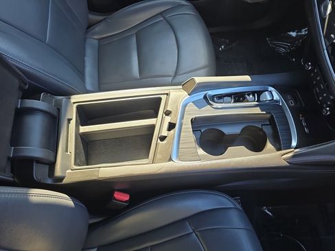 Used 2024 Buick Enclave Premium image 17