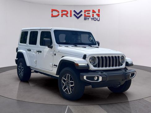 Used 2025 Jeep Wrangler Unlimited Sahara AWD/4WD image 7