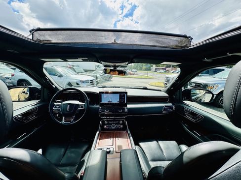 Used 2022 Lincoln Navigator Reserve image 32