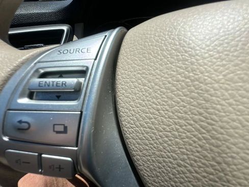 Used 2015 Nissan Rogue SV FWD image 41