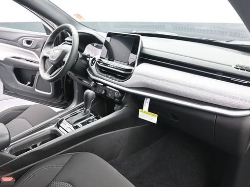 Used 2025 Jeep Compass Sport w/ Mopar Graphics Package AWD/4WD image 5