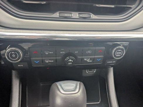 Certified 2022 Jeep Compass Limited image 25