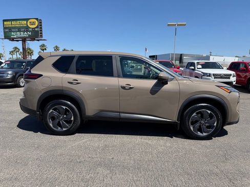 Certified 2024 Nissan Rogue SV FWD image 7