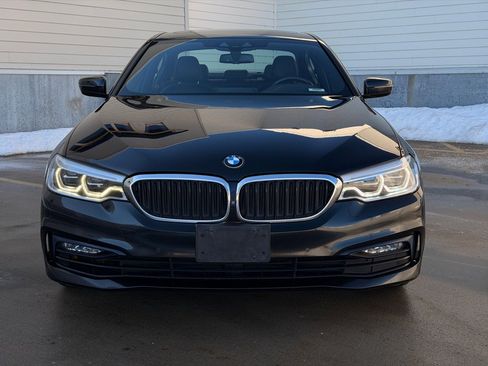 Used 2017 BMW 530i xDrive w/ Premium Package image 2