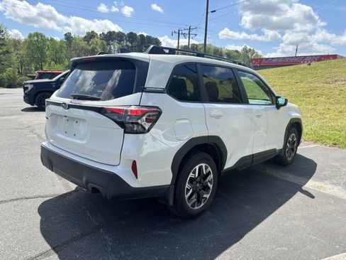 Used 2026 Subaru Forester Premium image 5