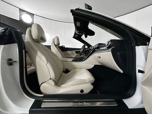 Used 2024 Mercedes-Benz CLE 300 4MATIC Cabriolet image 30