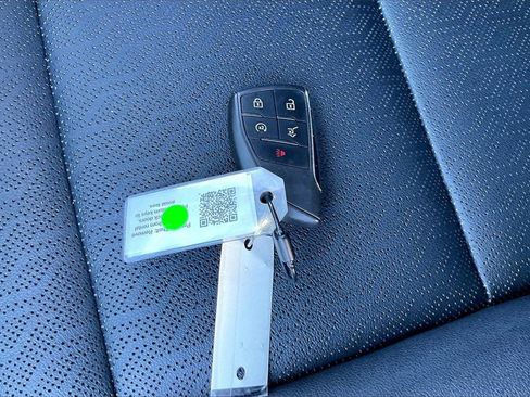 Used 2025 Chevrolet Equinox LT w/ Convenience Package II image 11