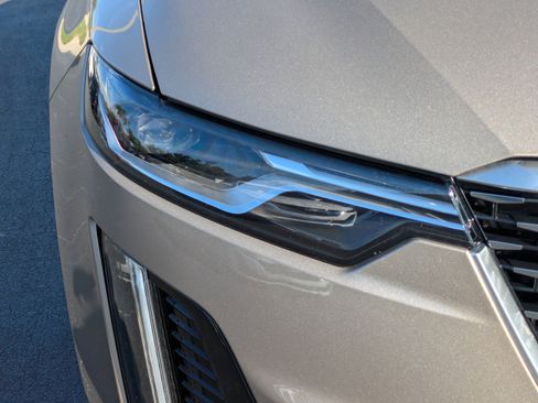 Used 2022 Cadillac XT6 Premium Luxury image 10