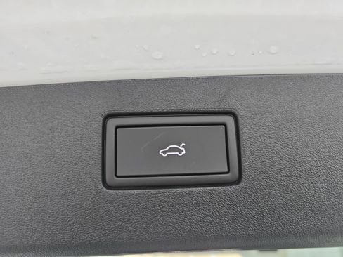 New 2026 Volkswagen Tiguan SE image 13