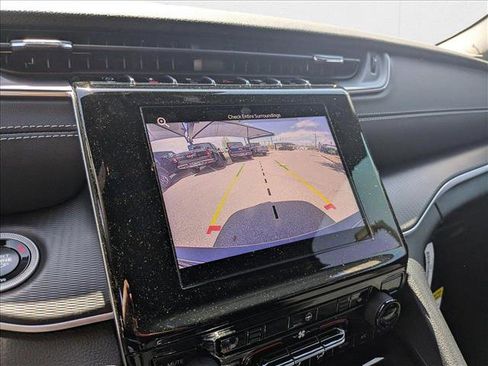 New 2025 Jeep Grand Cherokee Altitude image 12