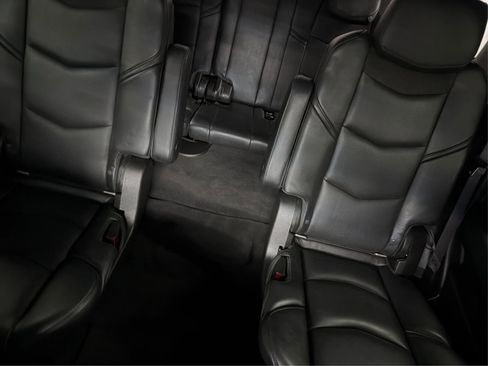 Used 2015 Cadillac Escalade Premium image 39