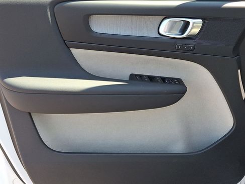 Certified 2024 Volvo XC40 B5 Plus w/ Protection Package Premier AWD/4WD image 13