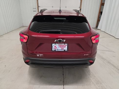 Used 2025 Chevrolet Trax RS w/ Sunroof Package FWD image 4