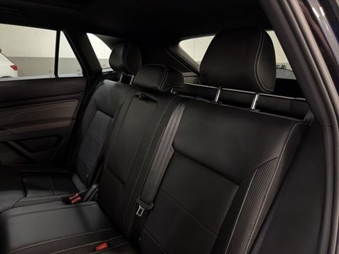 Certified 2023 Volkswagen Atlas Cross Sport SEL R-Line AWD/4WD image 21