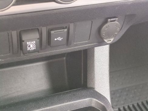 Used 2022 Toyota Tacoma 2WD Double Cab image 21