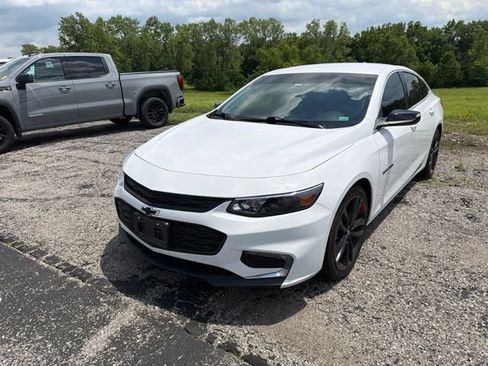 Used 2018 Chevrolet Malibu LT w/ Leather Package FWD image 3